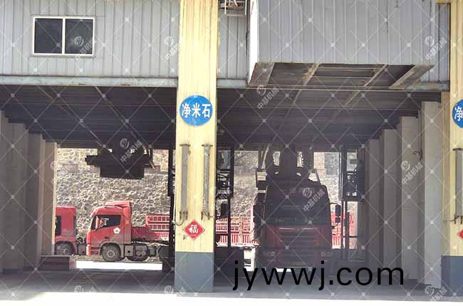 卸(xie)料散(san)裝(zhuang)機(ji)現(xian)場案(an)例(li)